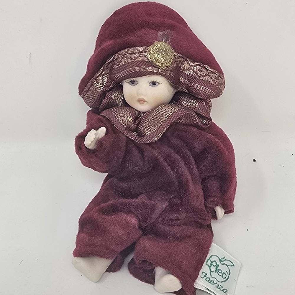 Cleo Faenza small italian porcelain doll collectible hand painted velvet clothes - Picture 4 of 7